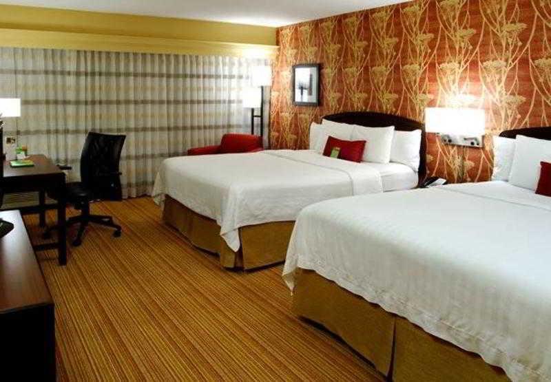 Courtyard Indianapolis Northwest Hotel Екстериор снимка