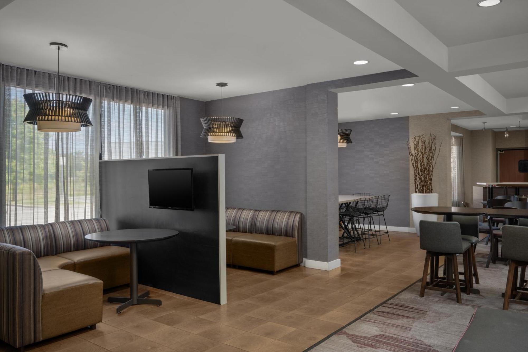 Courtyard Indianapolis Northwest Hotel Екстериор снимка